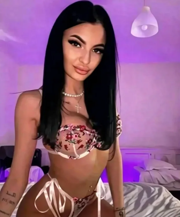 Escortă Sector 1 — Selena