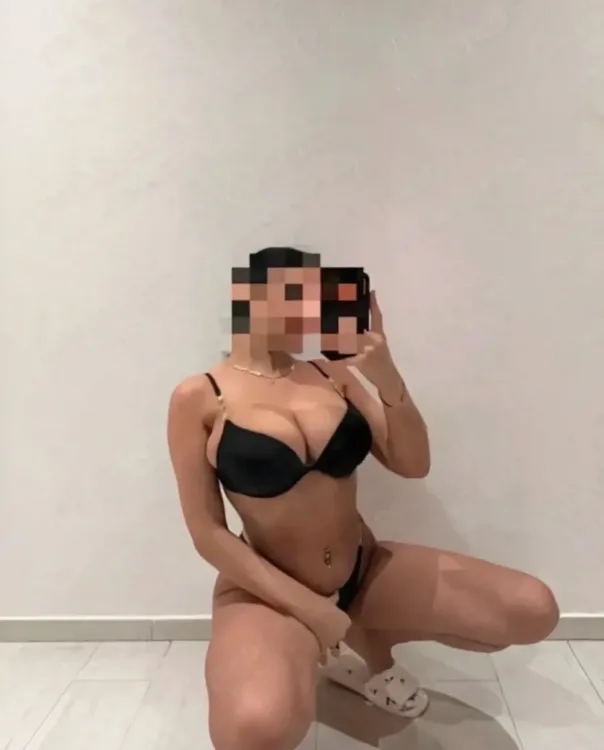 Escortă Sector 6 — Rebeca