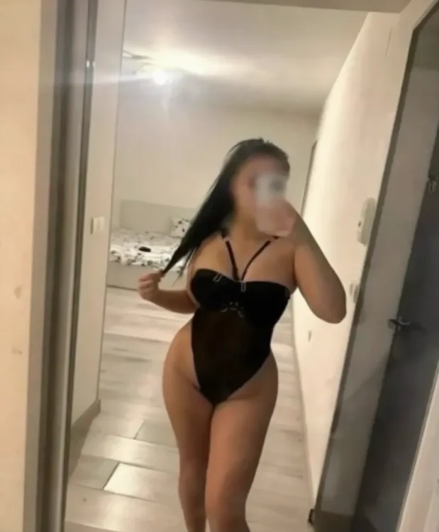 Escortă Sector 6 — Amira
