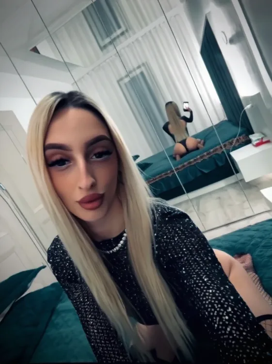 Escortă Arad — Roxii