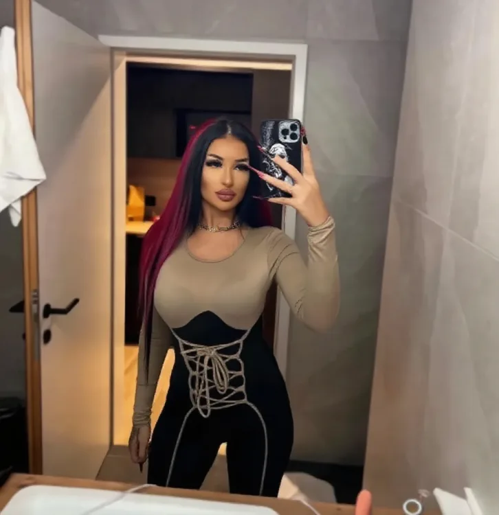 Escortă Arad — Anne