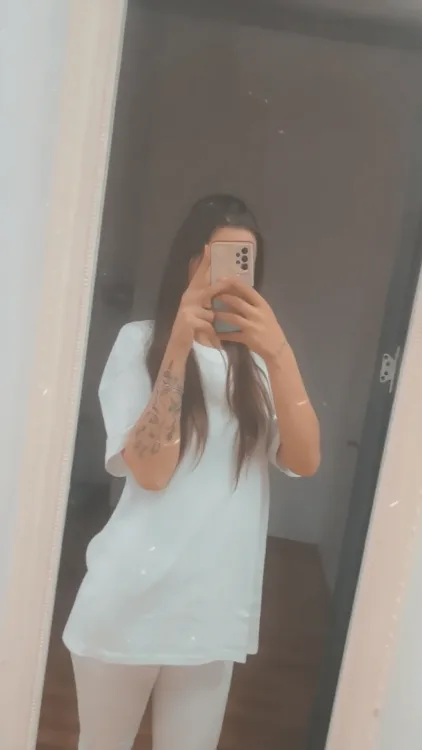 Escortă Alexandria — Profil
