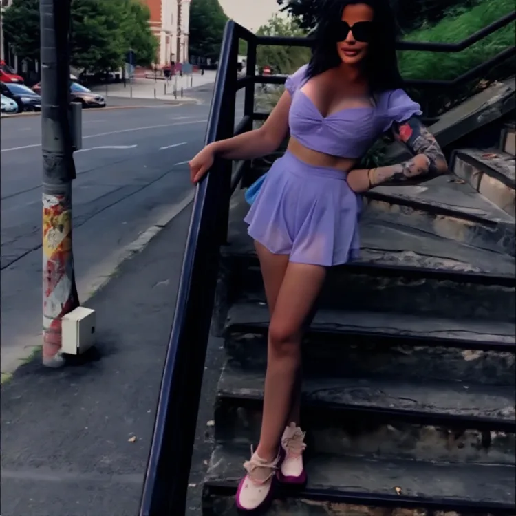Escortă Radauti — Profil