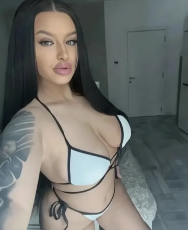 Escortă Satu Mare — Victoria