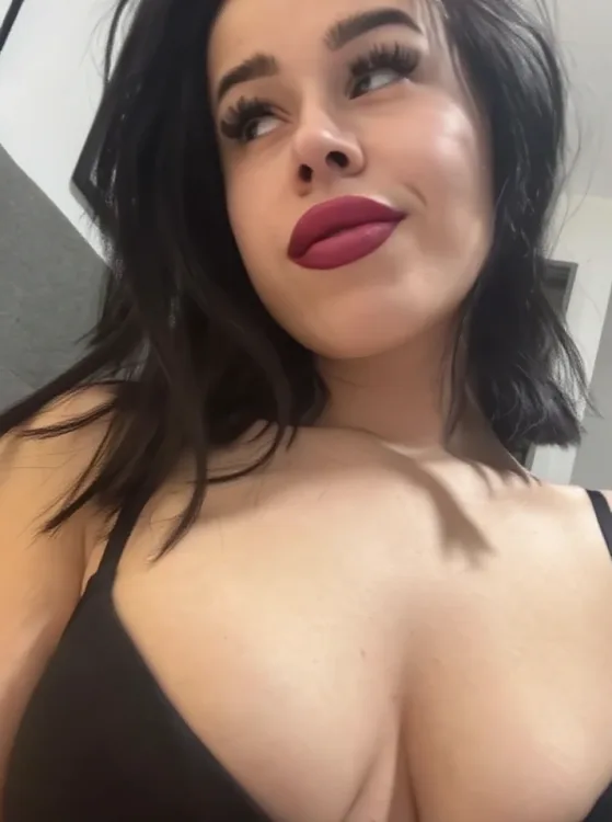 Escortă Târgu Mureș — Selena