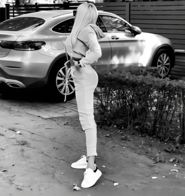 Escortă Galați — Izabella