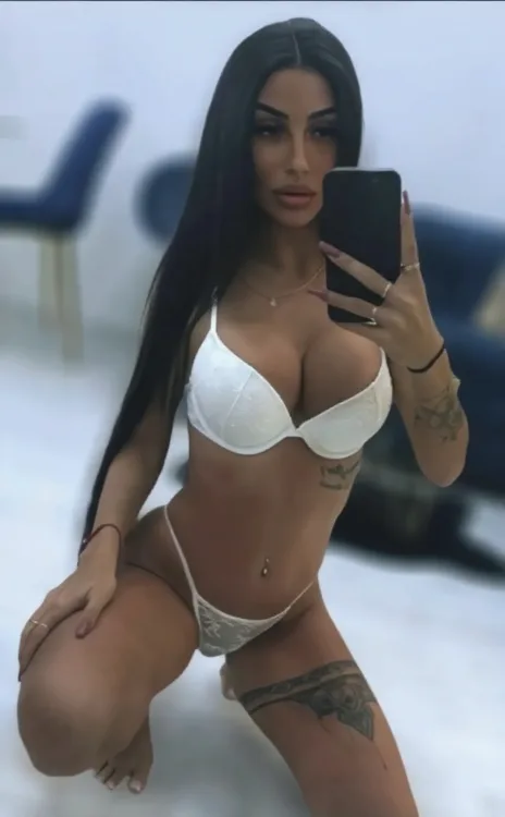 Escortă Craiova — Karmen