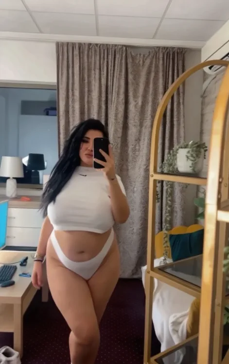 Escortă Suceava — Iasmina