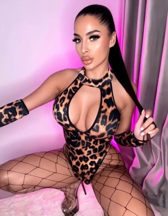 Escortă Suceava — Adina