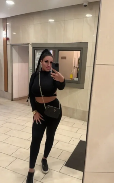 Escortă Medias — Profil