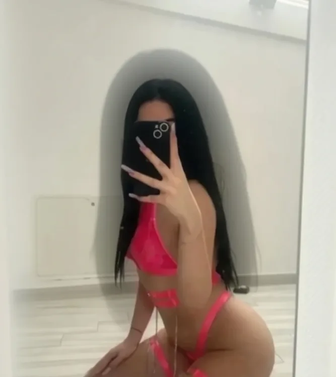 Escortă Craiova — Selena