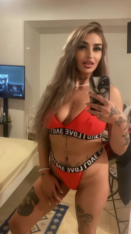 Escortă Sector 2 — Laura