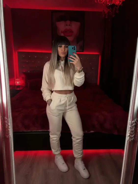 Escortă Sector 3 — Sara