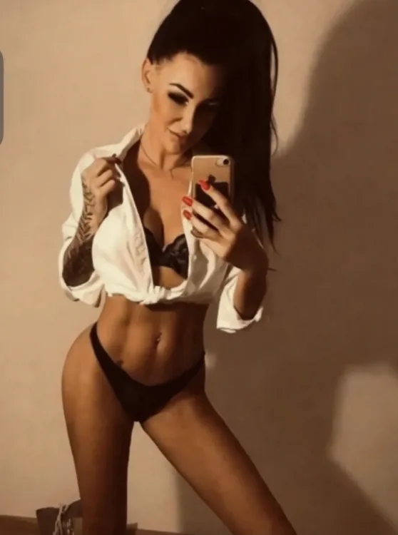 Escortă Sector 5 — Giulia