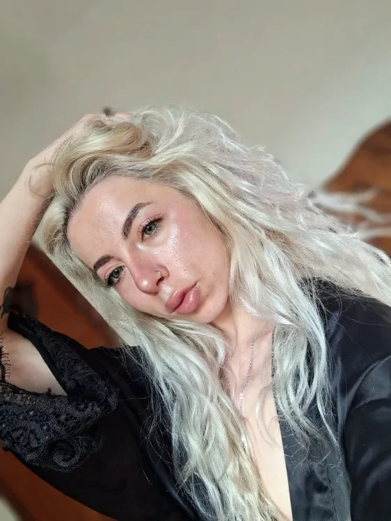 Escortă Craiova — Karla