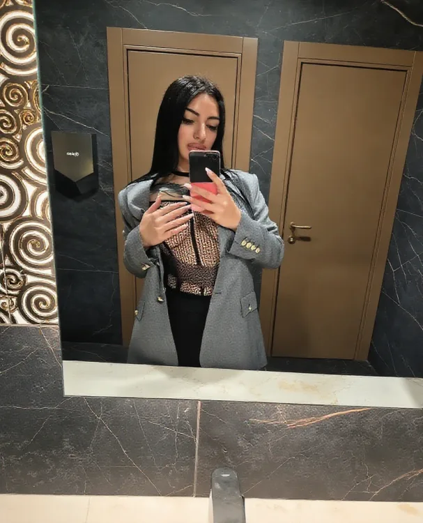 Escortă Sector 4 — Profil