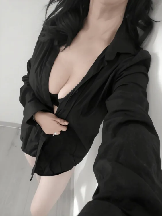 Escortă Sector 6 — Profil