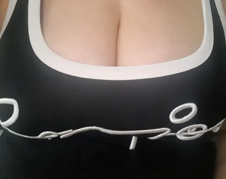 Escortă Sector 4 — Profil