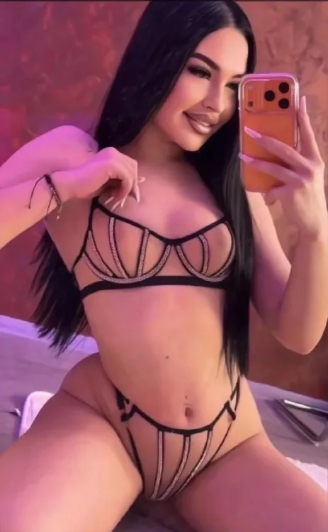 Escortă Sector 4 — Larisa