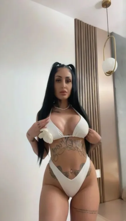 Escortă Sector 6 — Giulia