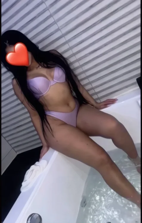 Escortă Sector 4 — Corina