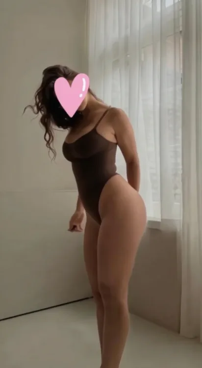 Escortă Sector 6 — Profil