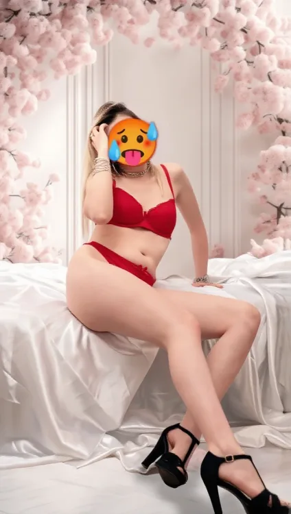 Escortă Sector 4 — Sara