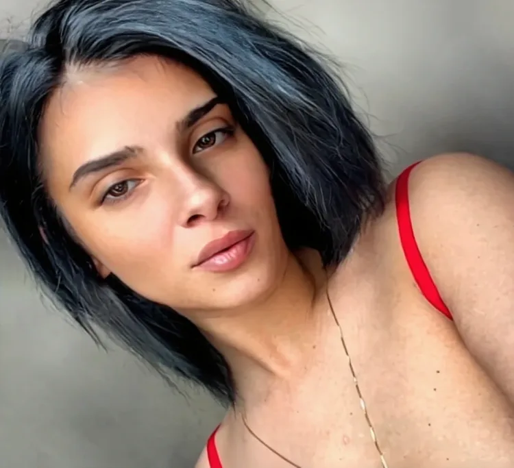 Escortă Sector 6 — Elena