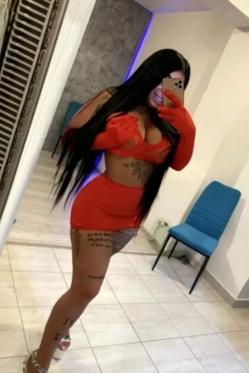 Escortă Sector 6 — Larisa