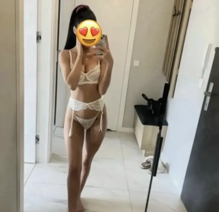 Escortă Sector 4 — Profil