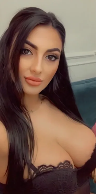 Escortă Sector 4 — Rebecca