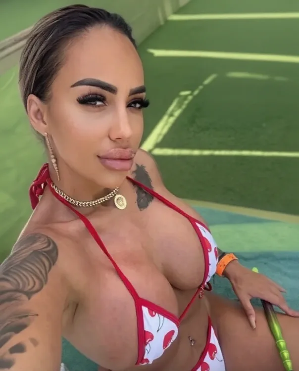 Escortă Bistrița — Raisa