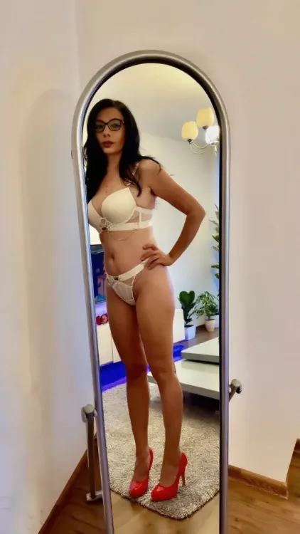 Escortă Oradea — Profil