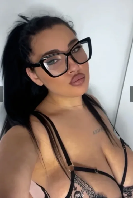Escortă Pitești — Profil