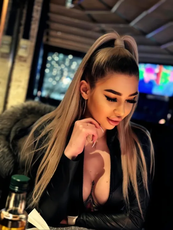 Escortă Pitești — Profil