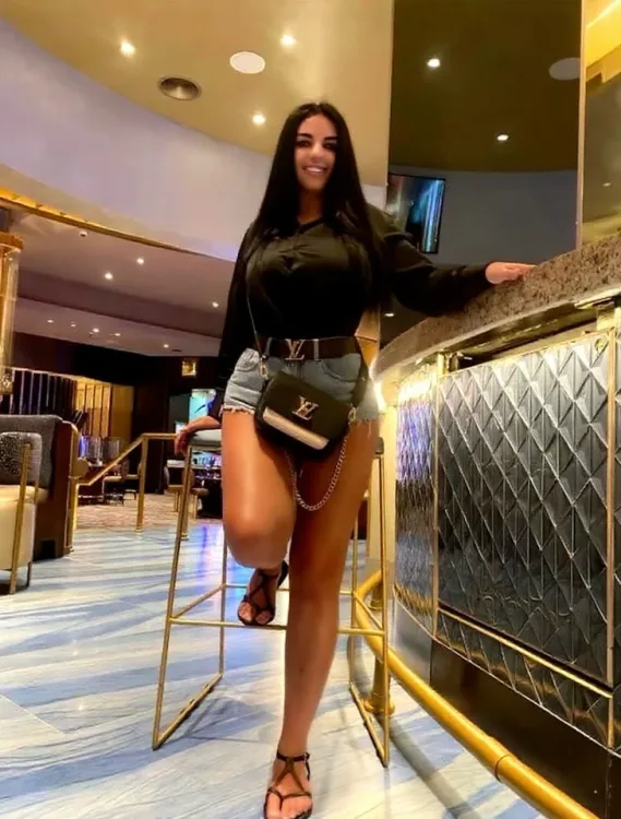 Escortă Arad — Profil