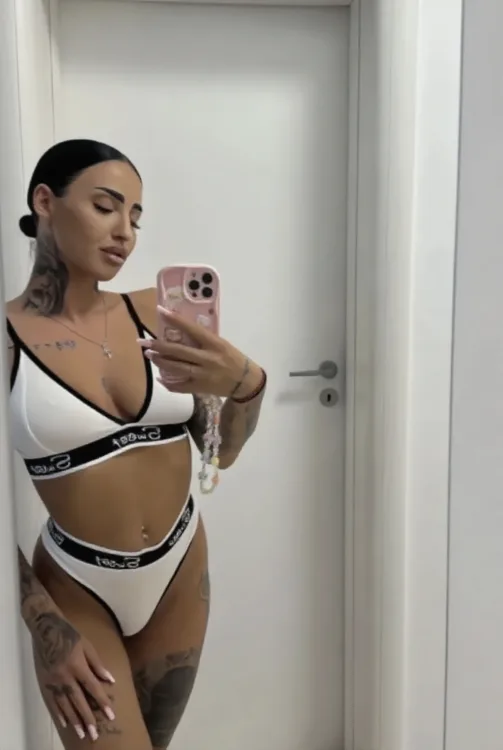 Escortă Craiova — Erika